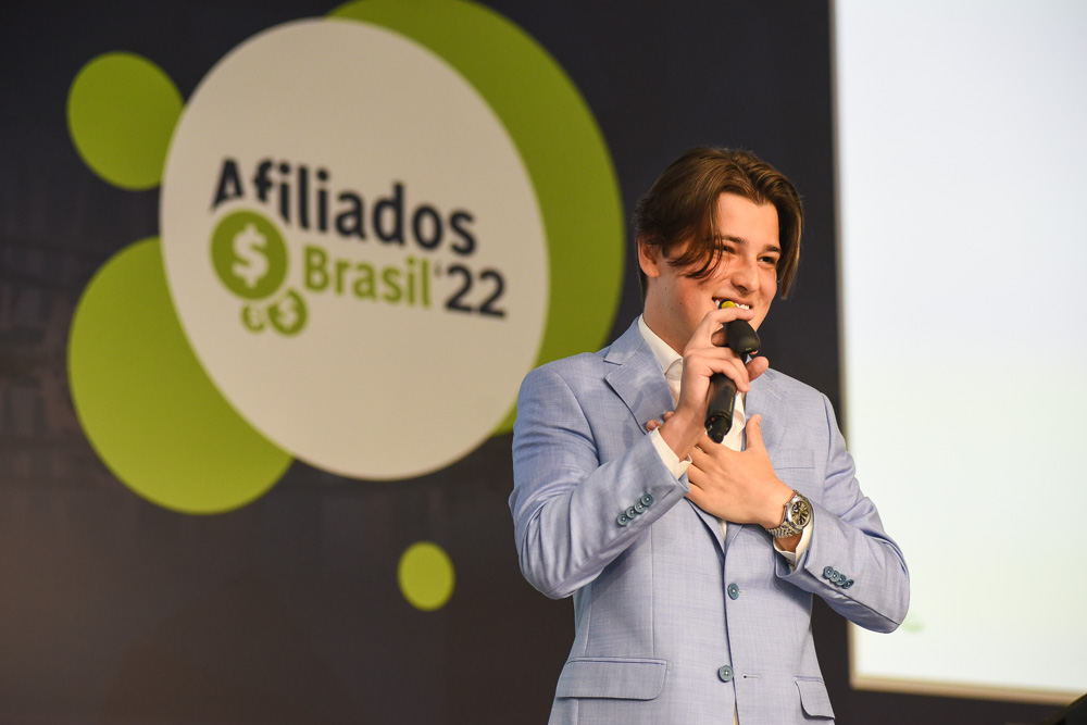 Kayky Janiszewski palestrando na Afiliados Brasil 2022