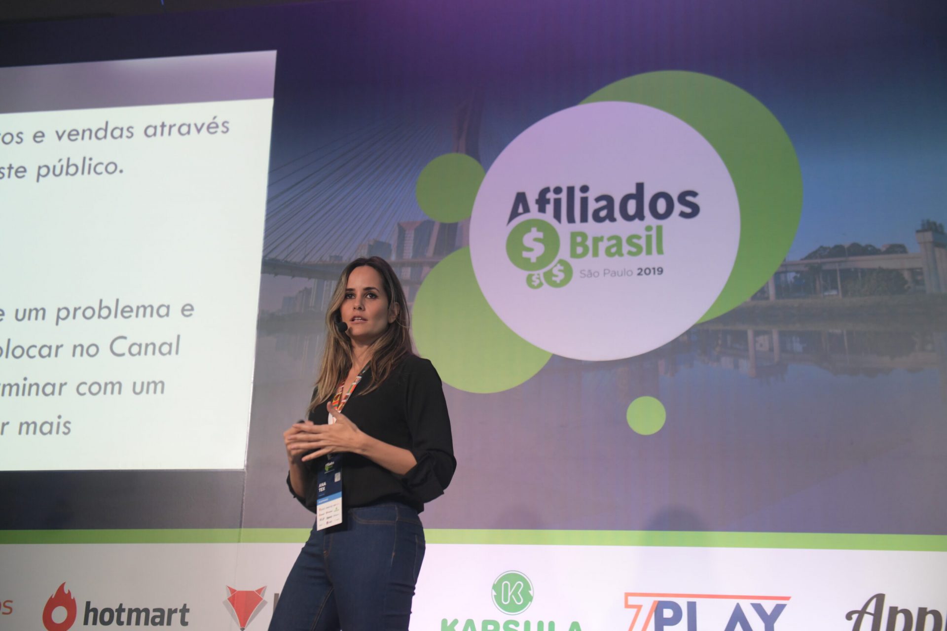 Ana Tex palestrando na Afiliados Brasil 2019