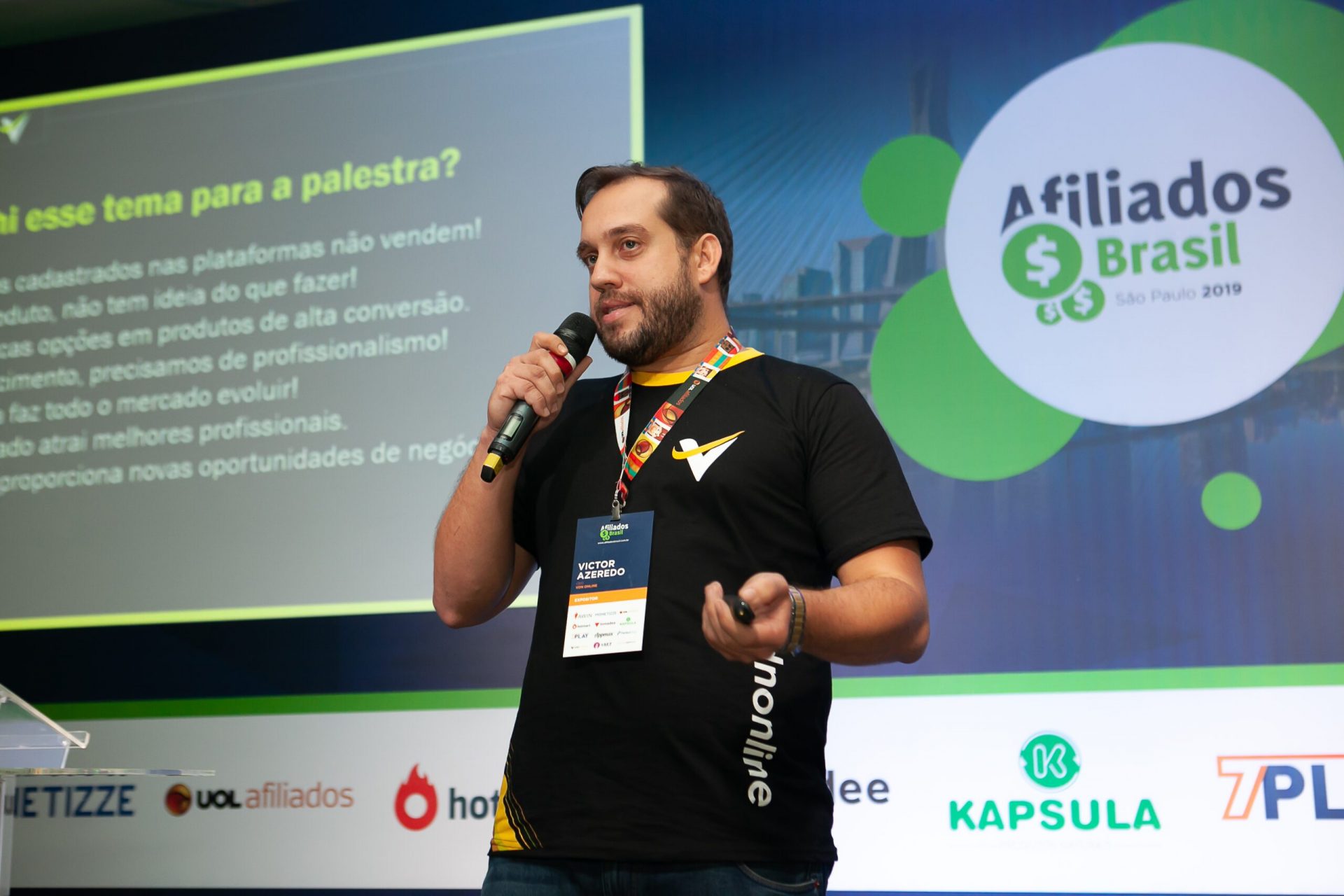 Victor Azeredo palestrando na Afiliados Brasil 2019