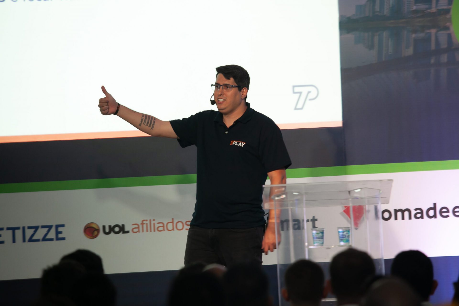 Márcio Marçal palestrando na Afiliados Brasil 2019